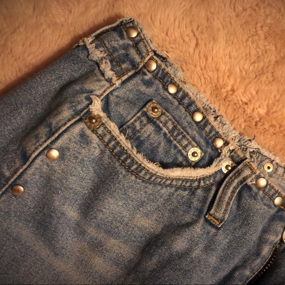 ๐โ๏ธ๐Light Wash, Studded, Denim Skort, by R4R Jeans - Picture 5 of 7